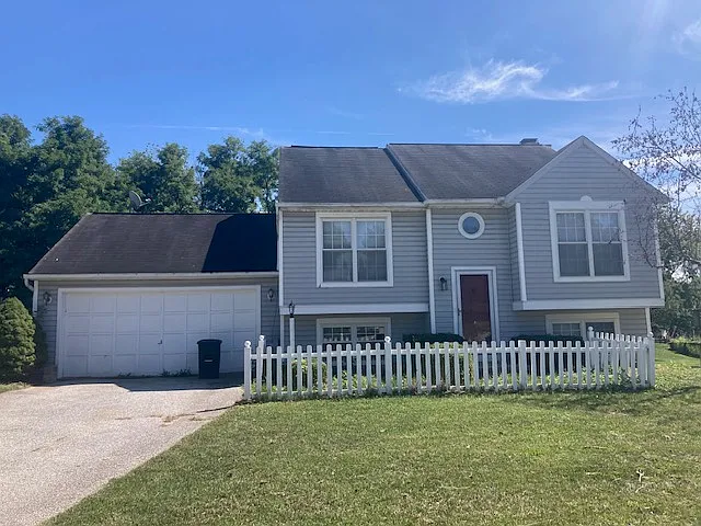 415 Stacey Lee Ct — Photo 1