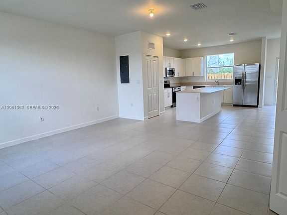 2nd image of 1182 SE Palm Dr