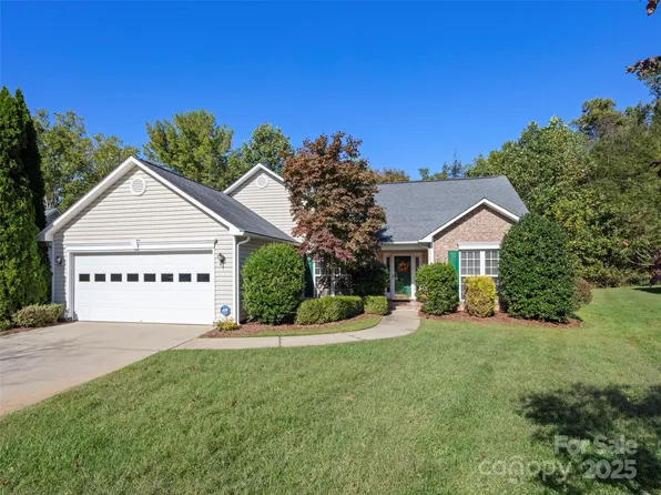 311 Pole Barn Dr, Asheville, NC 28806