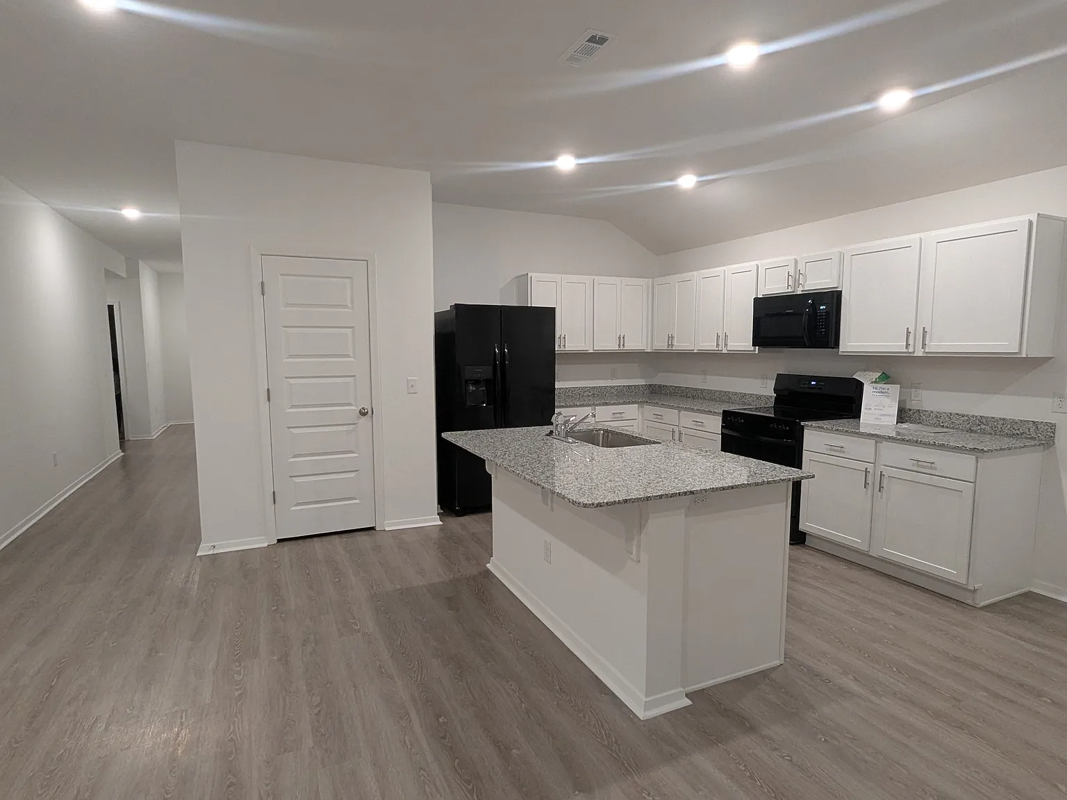 1405 E Latium St — Photo 2