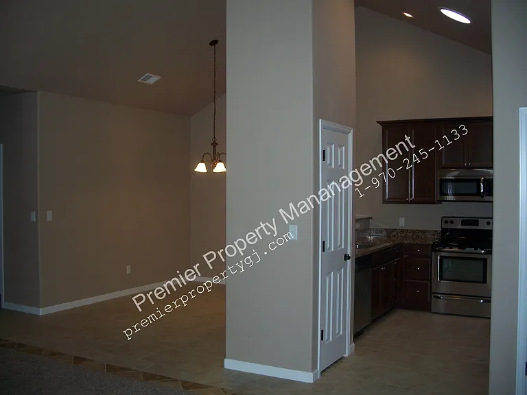 657 Copper Canyon Dr — Photo 3