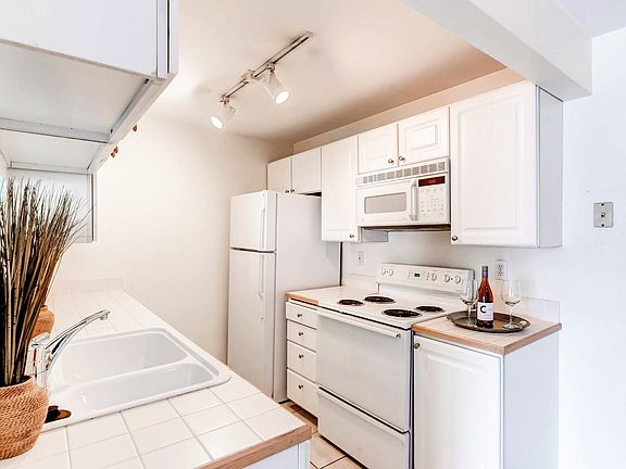 4th image of 14200 NE 171st St
