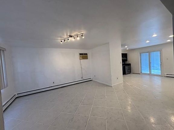 2nd image of 120 Miramar Blvd