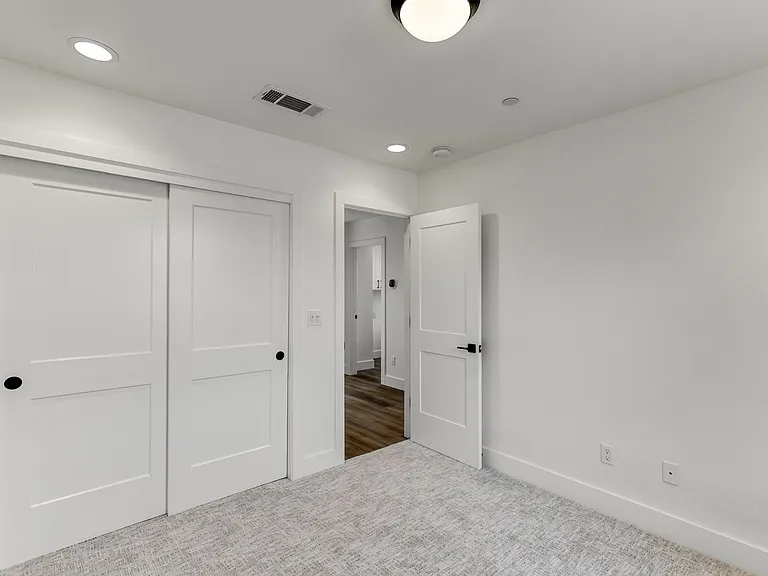 6790 Yvonne Ct — Photo 31