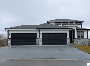 8135 S 196th St, Gretna, NE 68028