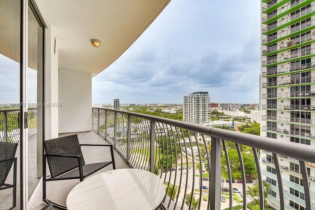 Opera Tower Condo — Photo 4