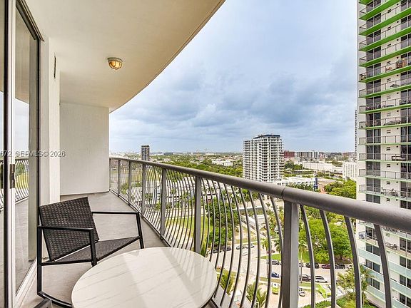 4th image of 1750 N Bayshore Dr APT 1909