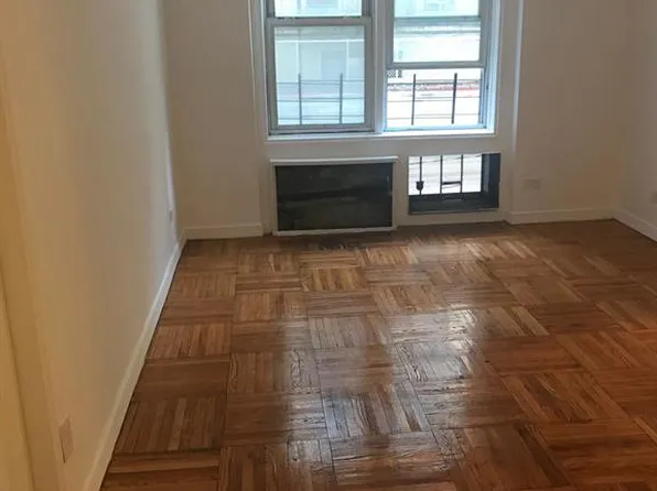 1332 Metropolitan Avenue image 10 of 15