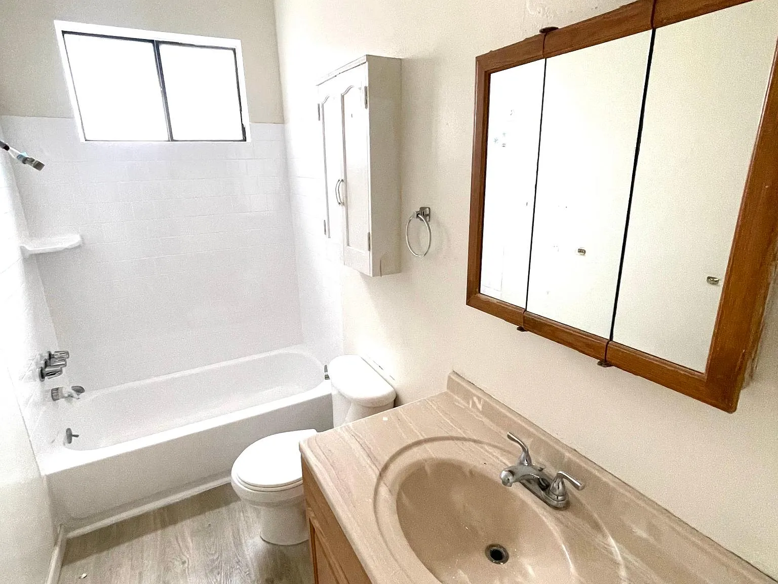 520 E Willow St — Photo 4