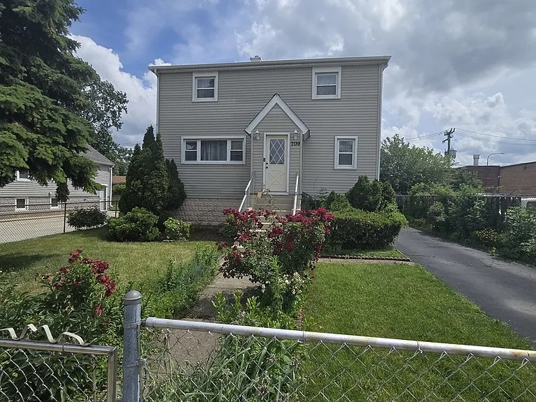 7139 W 74th Pl — Photo 3