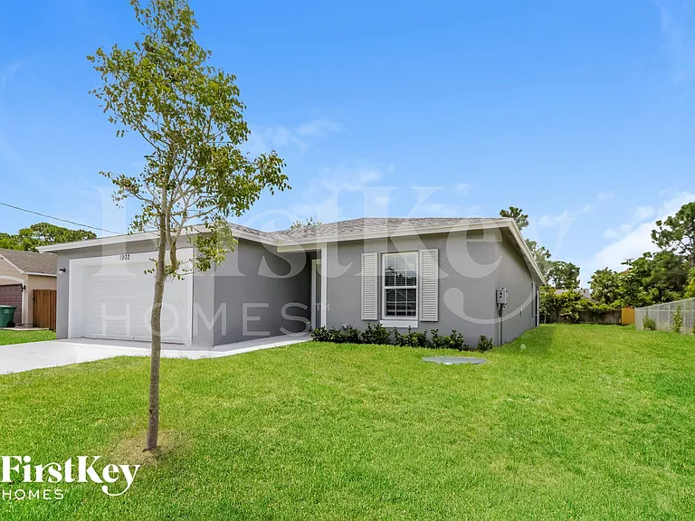 1902 SW Janette Ave — Photo 3