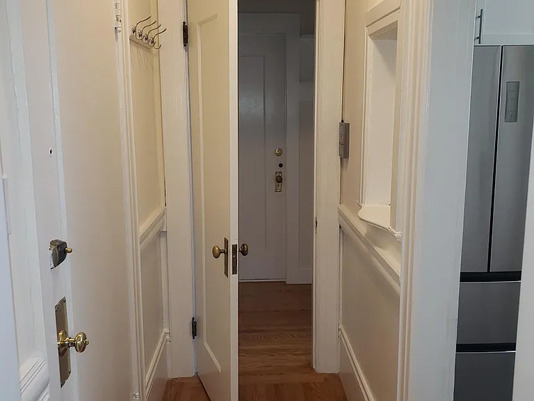 2440 Van Ness Ave — Photo 8