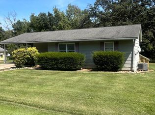 208 S Wood Ln, Hutsonville, IL