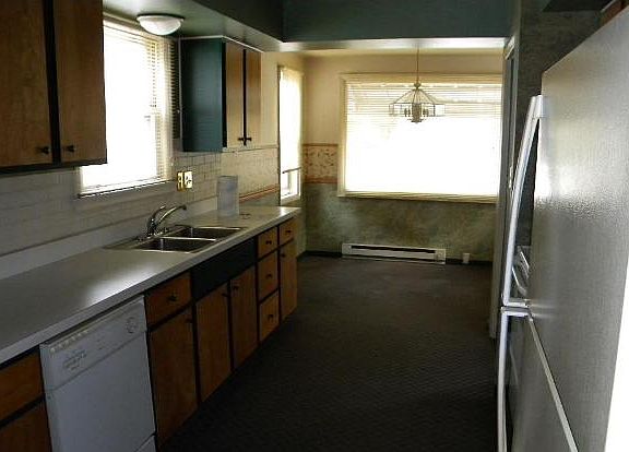 5th image of 332 S 71st Ave W