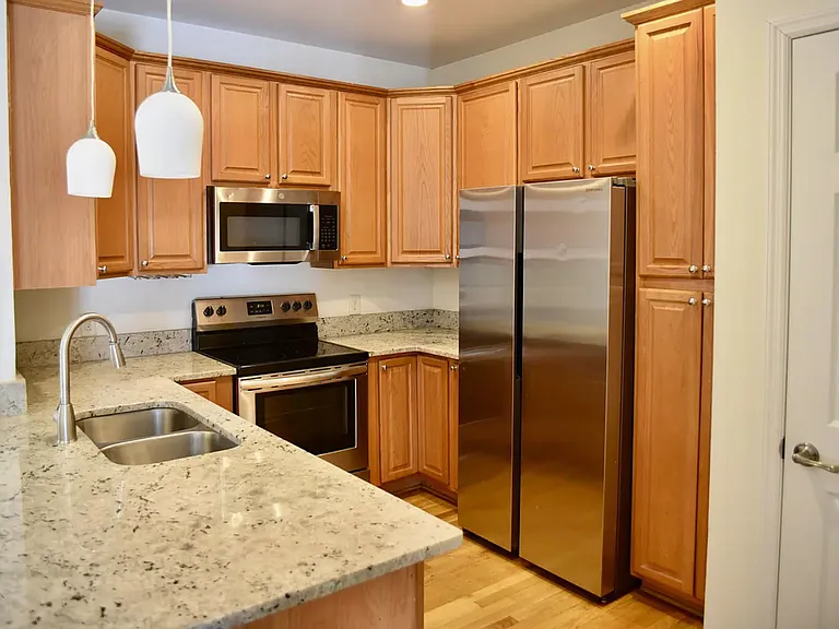 830 Jordan St — Photo 2