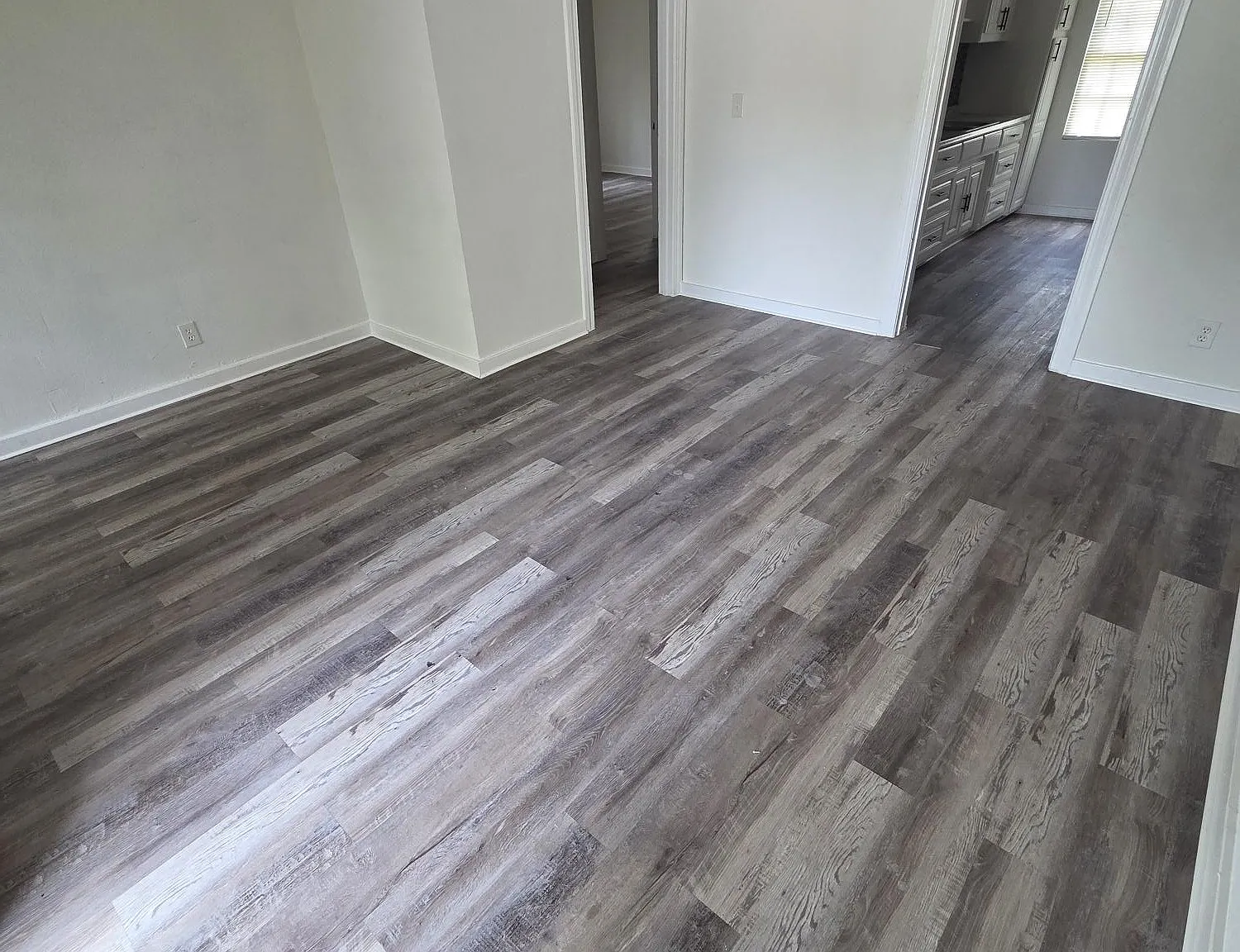 3 bed, 2.0 bath, 1010 sqft, $1,595 — Photo 3
