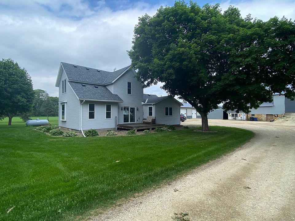 driveway to the front of the house
