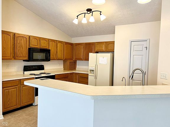 4th image of 1152 Sweetbriar Dr