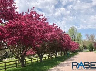 3105 E Old Orchard Trl, Sioux Falls, SD 57103