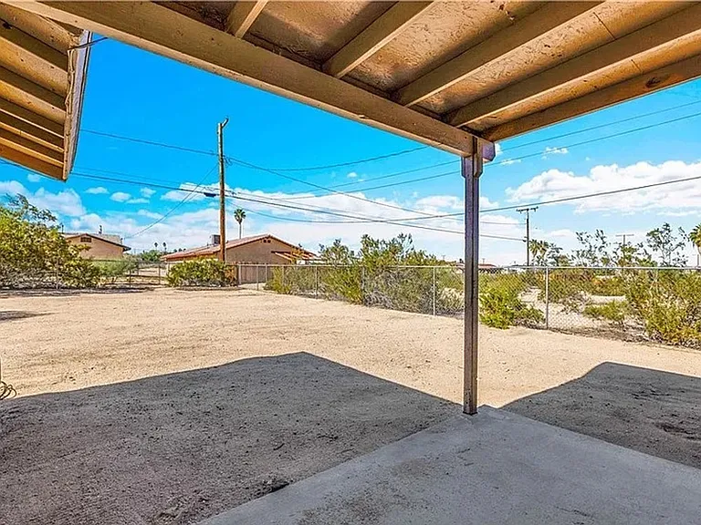 5464 Mariposa Ave — Photo 7
