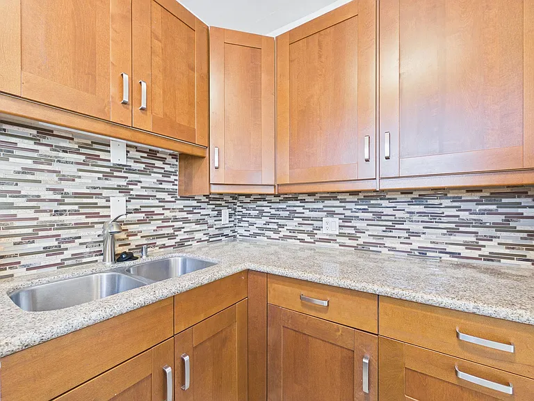 Grandview Apartments — Photo 33