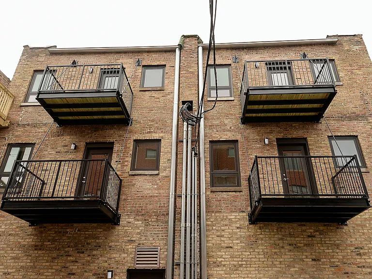 4639 N Broadway St #203 — Photo 9