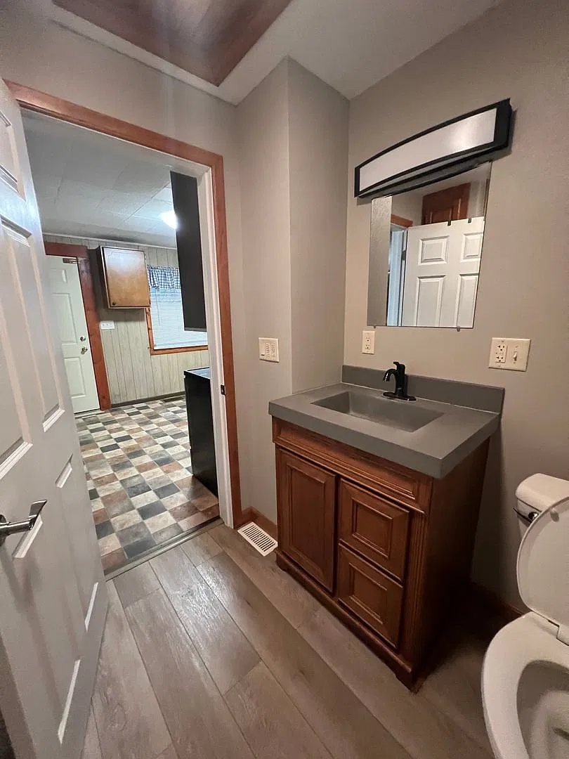 4 Bedroom La Crosse Home with Garage, Fenced Yard & In-Unit Laundry — Photo 4