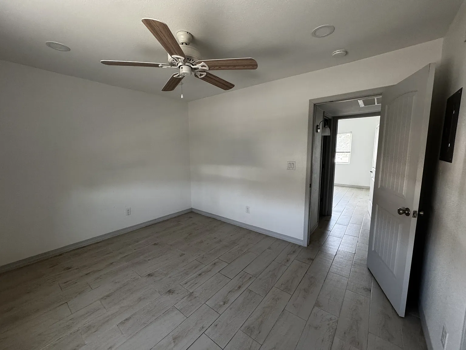 8963 Norton Street #05 - 3 — Photo 4