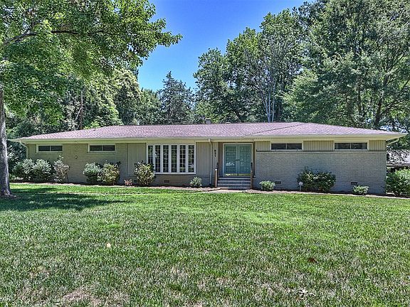 3rd image of 621 Wingrave Dr