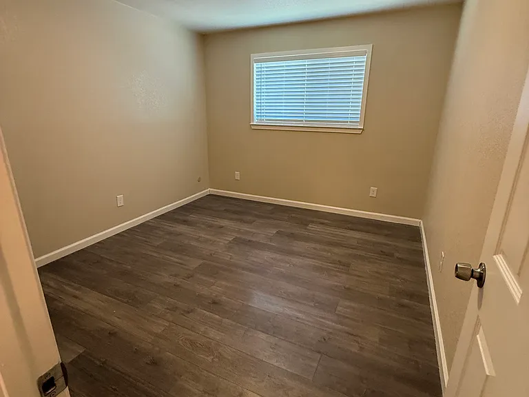 1343 E Fedora Ave — Photo 4