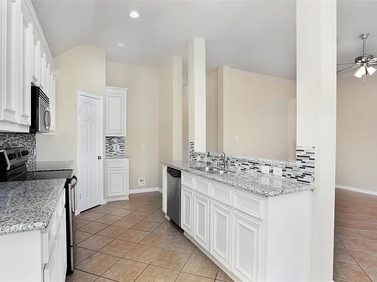6214 Southcott Ct — Photo 10