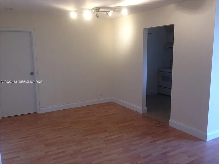 16909 N Bay Rd #520 — Photo 3