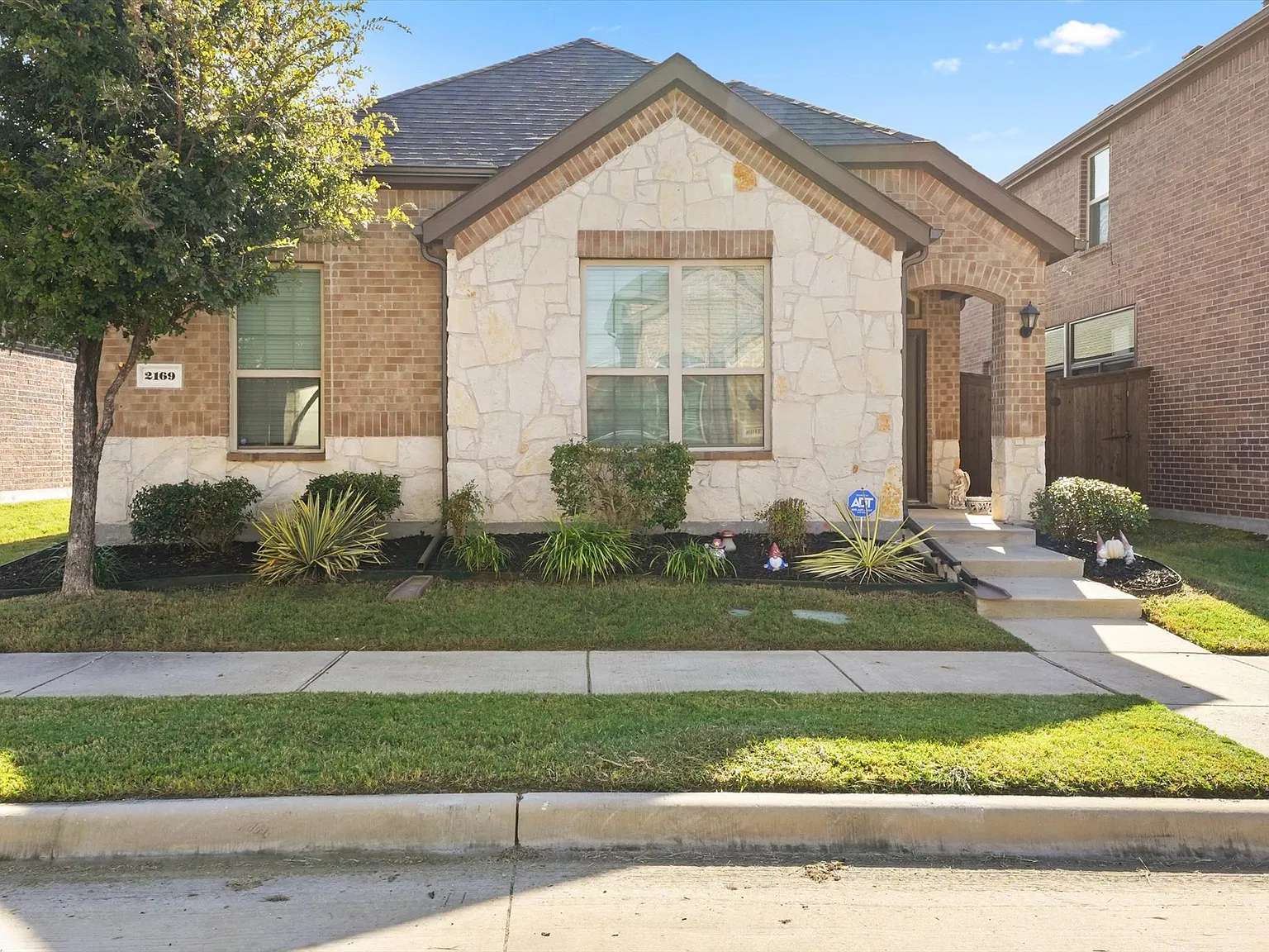 3 bed, 1525 sqft, $2,000 — Photo 1