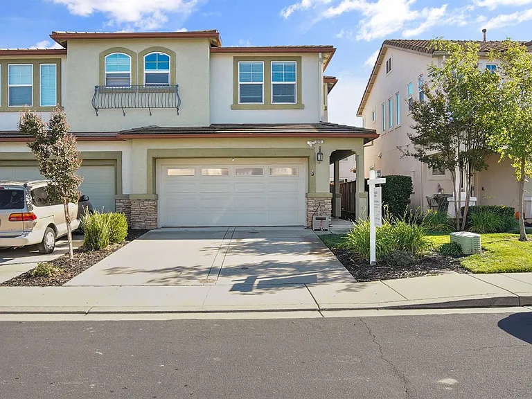 1079 Portofino Ave — Photo 4