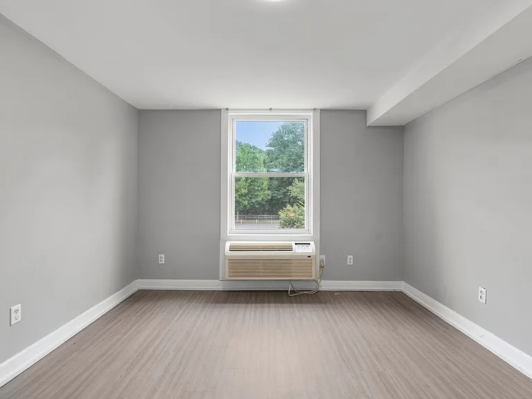 5 Manila Ave — Photo 17