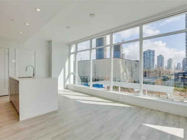 2288 Alpha Ave #301, Burnaby, BC V5C 5L6
