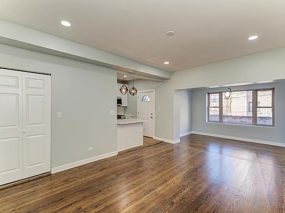 3rd image of 6810 S Paxton Ave #1S