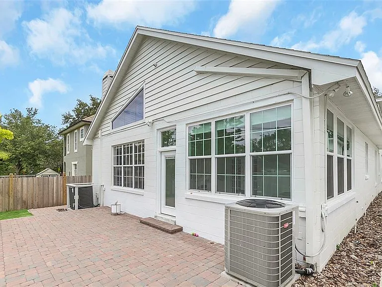 1006 Nottingham St — Photo 37