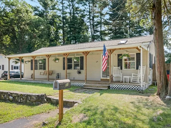 29 Madison Rd, Halifax, MA 02338
