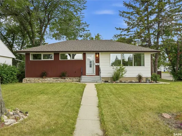 2302 Hanover AVENUE, Saskatoon, SK S7J 1E6
