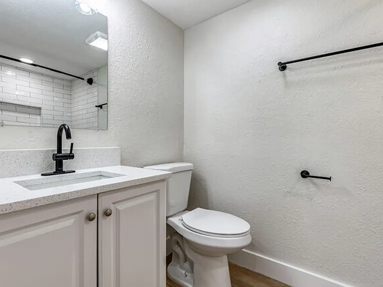 Flagler Pointe Apartments — Photo 17