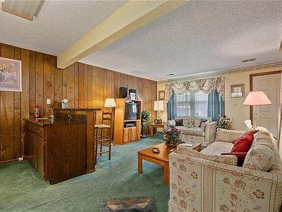 4th image of 4019 Hedges Ave