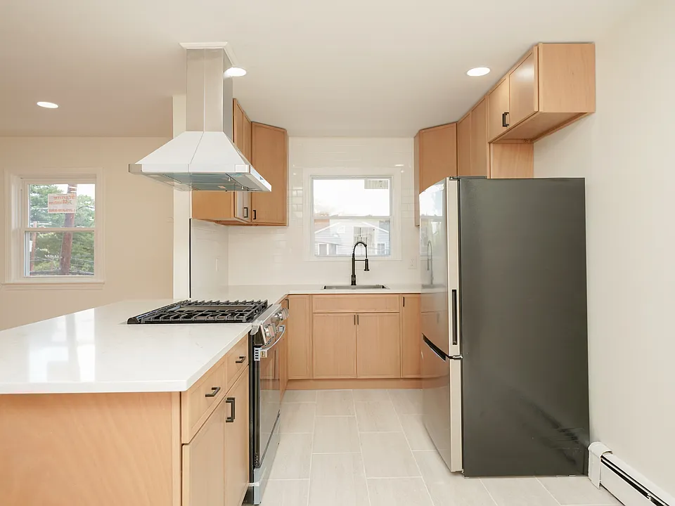 41 River Edge Rd #2L
