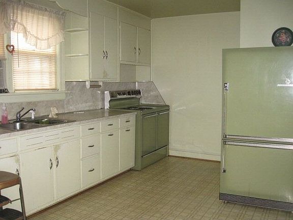 4th image of 1118 Askin St