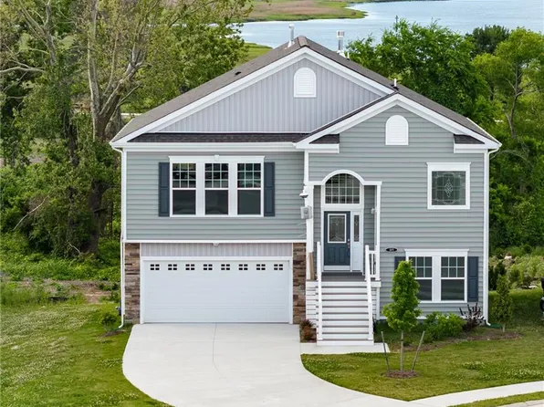 105 Corcoran Ln, Suffolk, VA 23434