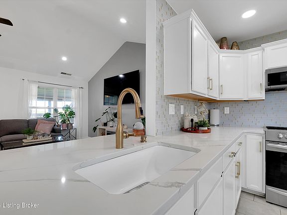 2nd image of 828 Hackney Ln
