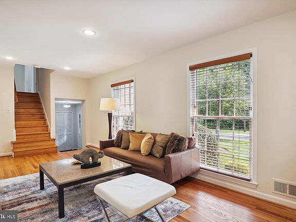 5th image of 2277 Dunster Ln