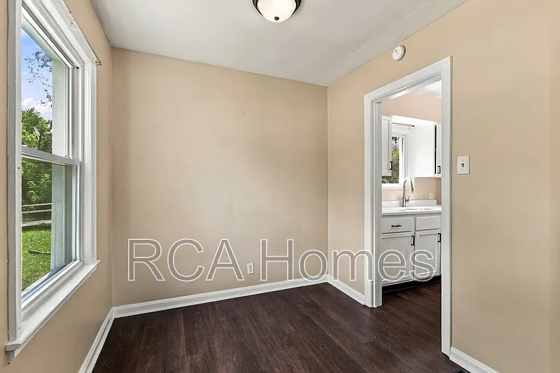 2 bed, 1.0 bath, $1,100 — Photo 3