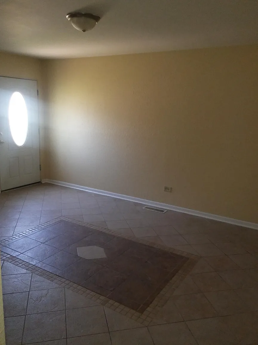 1271 Greenbay Ave photo 1