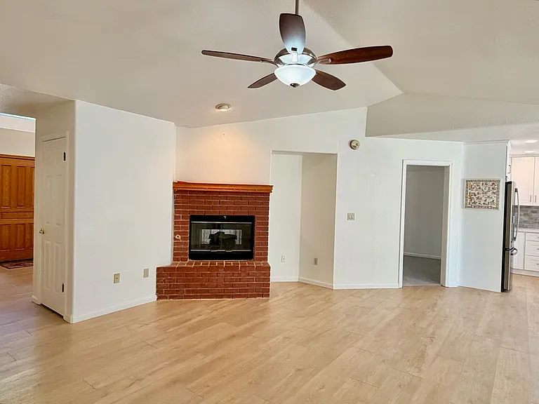 5663 Montclair Cir — Photo 13